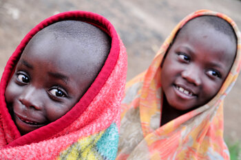 Zwei Kinder in Nord-Kivu in der DR Kongo