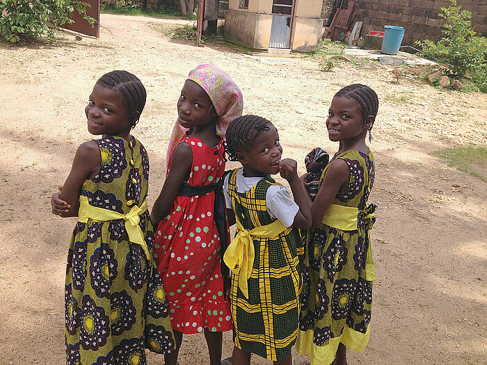 Kinder in Nigeria: vier Berom-Mädchen aus Nigeria